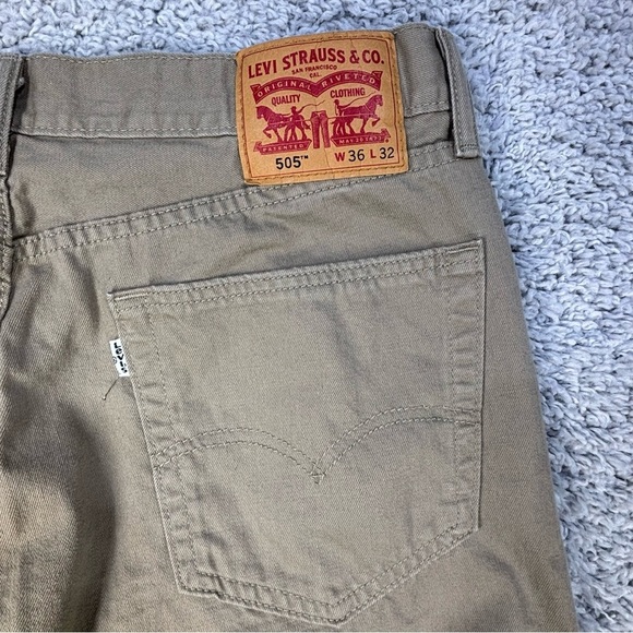 Levi's Jeans Mens 36 x 32 505 Khaki Straight Classic Casual Travel Ceremony - Picture 3 of 4